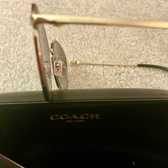 COACH AVIATOR SUNGLASSES - Picture 2 of 3